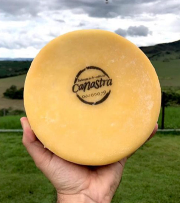 canastra Queijo Minas artesanal